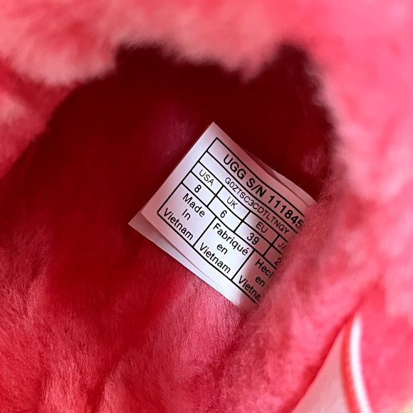 UGG NIB FLUFF YEAH SLIDE POPPY DESIGN STRAWBERRY SORBET COLOR SOFT SLIPPERS - Picture 12 of 17
